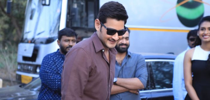 Mahesh kisses director vamshi