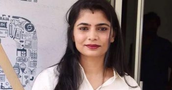 వైరముత్తు నన్ను అక్కడ పట్టుకుని ముద్దు పెట్టుకున్నాడు..